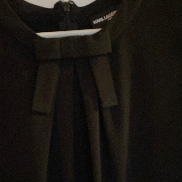 Chic Black Sleeveless Top - Picture 2 of 2